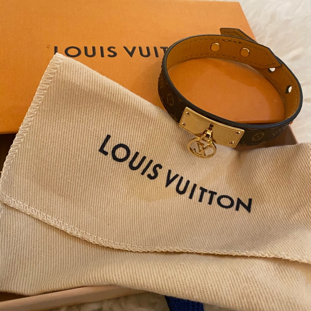 Louis Vuitton logo charm bracelet - Picture 3 of 3